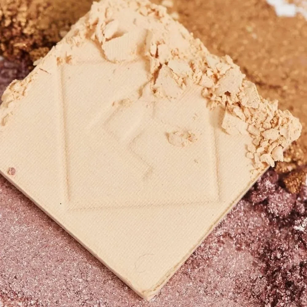 NEW Makeup Revolution Glam Glow Soft Glamour Eyeshadow Palette 18 Shades Neutral